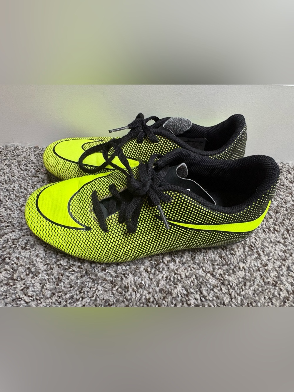Nike Neon Green & Black Soccer Cleats Size 3Y (35 EU)